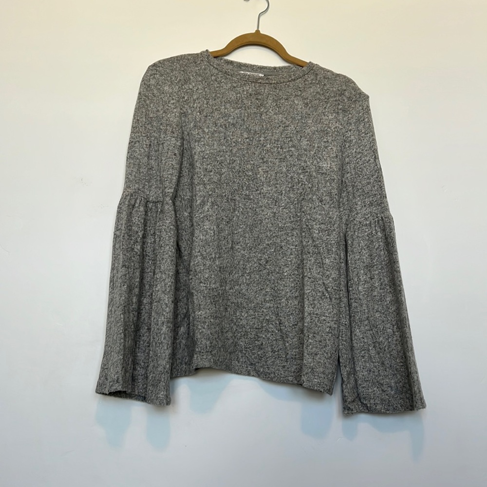 Beautifully soft Zara sweater with accent flared sleeves!
